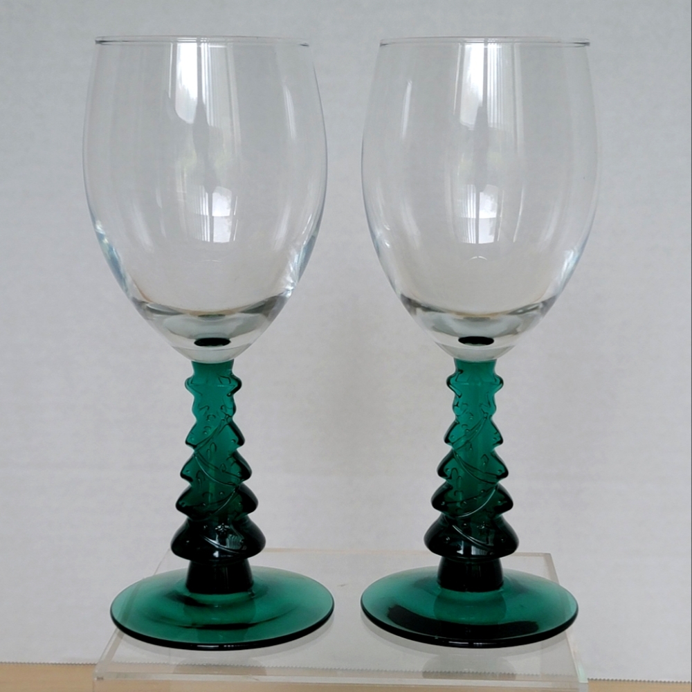 Libbey Glass Co. Green Christmas Tree Stemmed Wine Water Goblet 8" Tall Set of 2